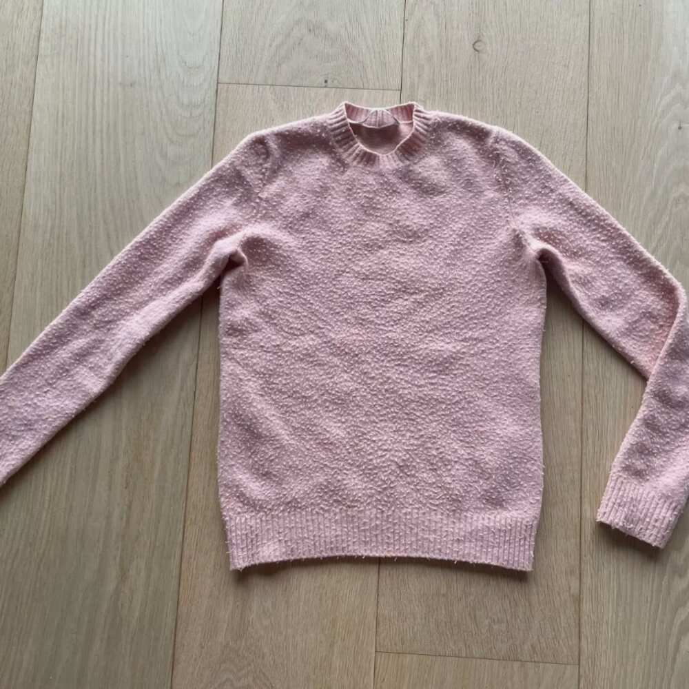 Prettiest pale pink pullover, in a fun texture! Max Mara, S